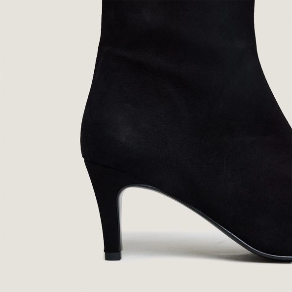 Stiletto-heel ankle boots in black suede | DIEMINA