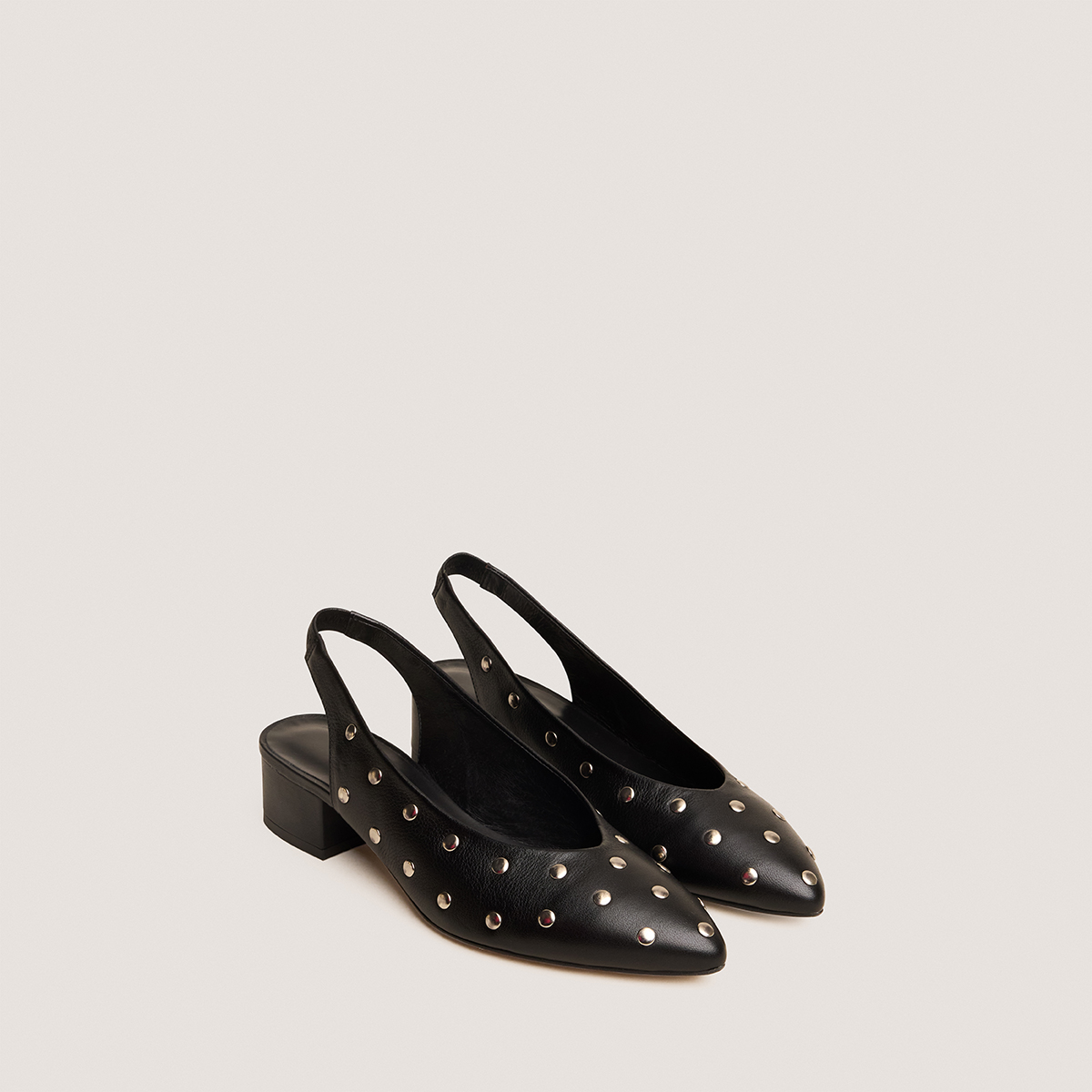 Ballerines &agrave; bouts pointus et rivets black