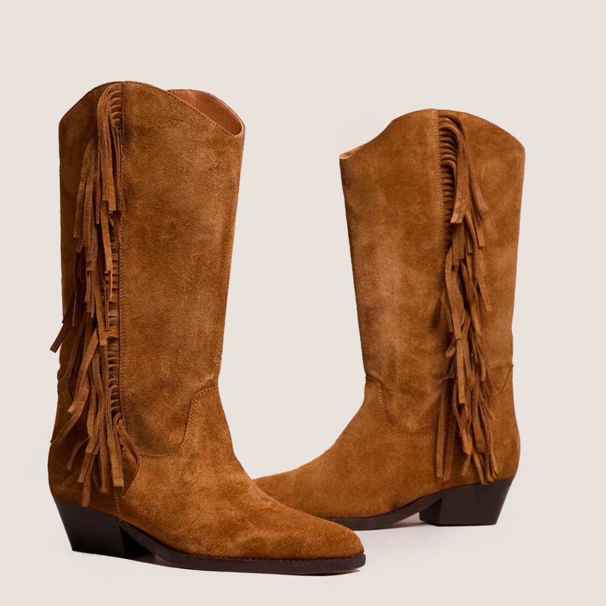 Bottes &agrave; franges et talons biseaut&eacute;s cognac