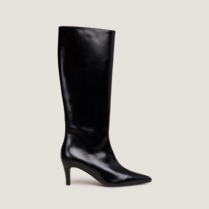 Thin-heeled pointed-toe boots in black leather | diema