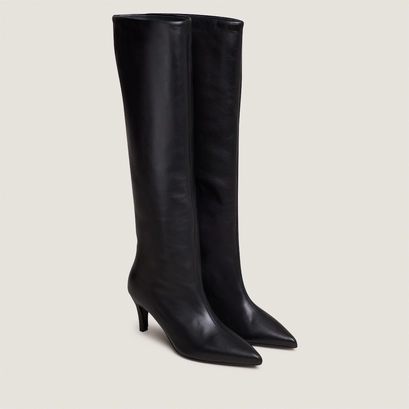 Thin-heeled pointed-toe boots in black leather | diema