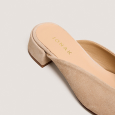 Mules &agrave; bouts ronds et petits talons ivory