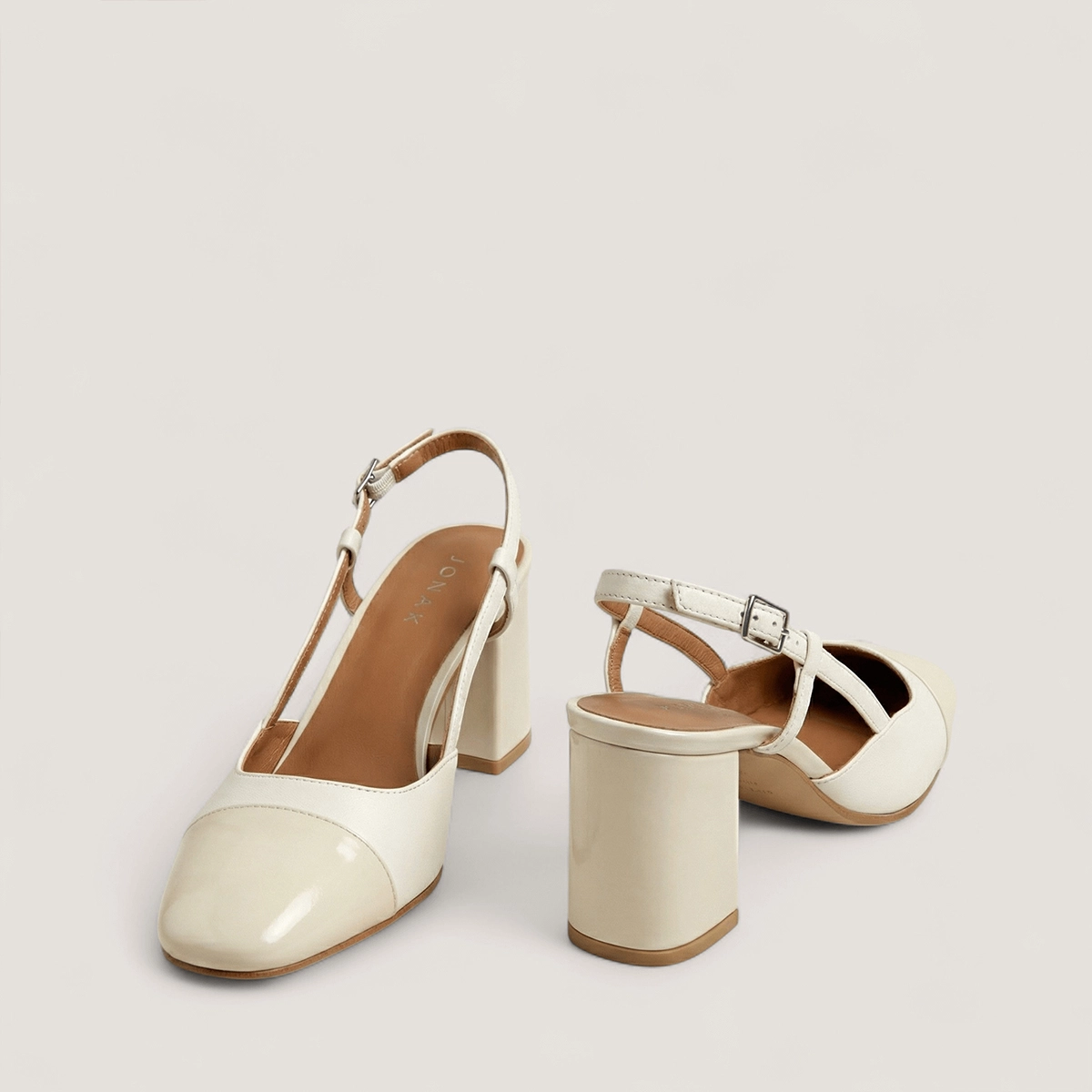 Heeled slingbacks in ecru leather and patent leather | DHAPOP