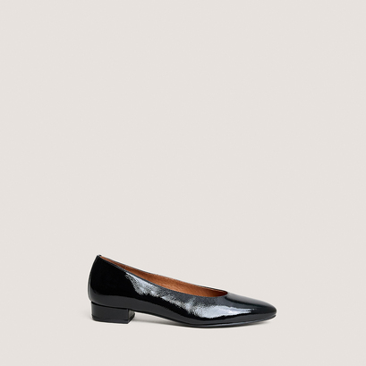 Ballerines &agrave; bouts ovales in black pleated patent leather | dua