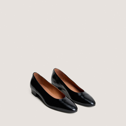 Ballerines &agrave; bouts ovales in black pleated patent leather | dua