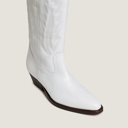 Bottes &agrave; bouts pointus et surpiqures apparentes in white aged leather | delea