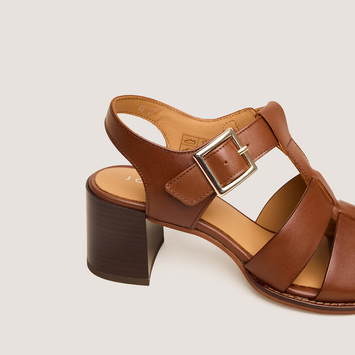Sandales &agrave; talons carr&eacute;s et boucles ajustables cognac
