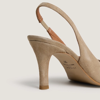 Escarpins slingbacks &agrave; bouts carr&eacute;s in camel suede | delours