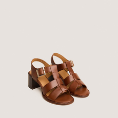 Sandales &agrave; talons carr&eacute;s et boucles ajustables cognac