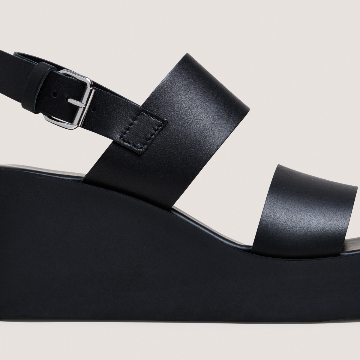 Sandales compens&eacute;es &agrave; brides larges black