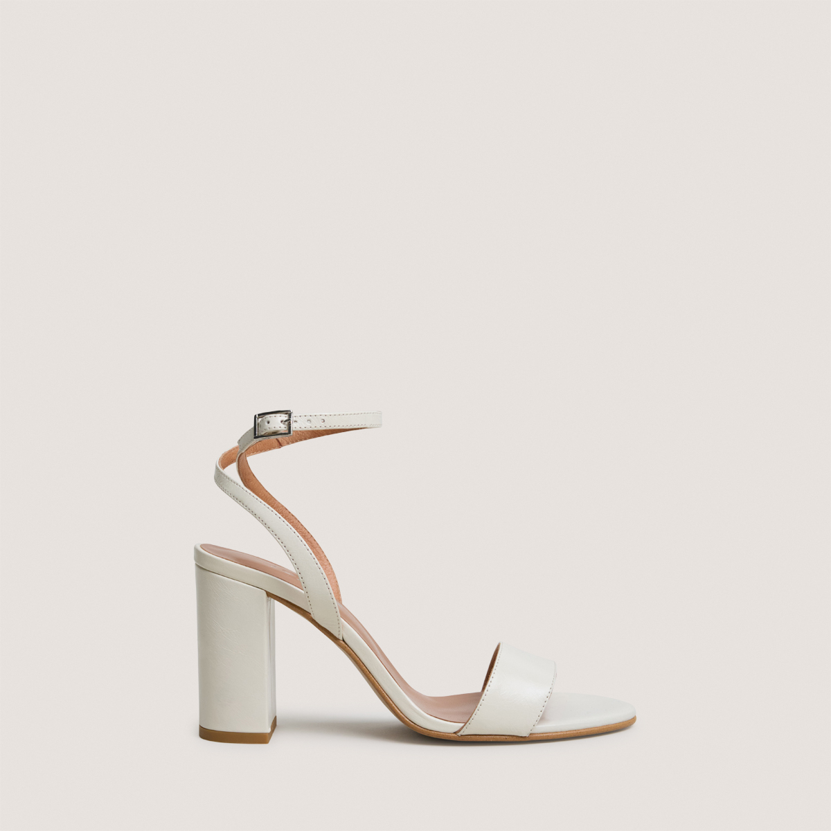 Sandales &agrave; talons hauts et brides chevilles ecru