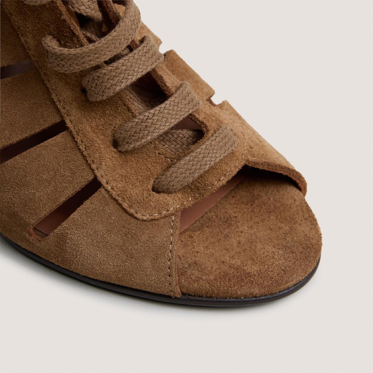 Sandales compens&eacute;es &agrave; lacets et arri&egrave;res ouverts in cognac split leather | DATELLE