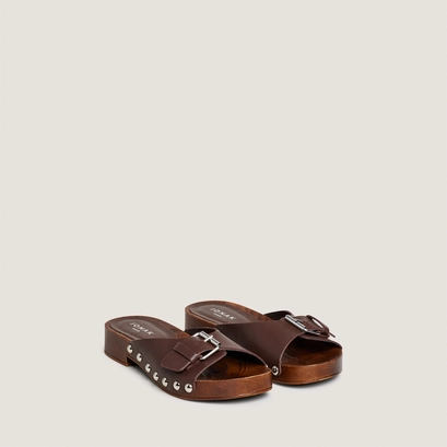 Mules &agrave; petits talons et rivets in cacao leather | enora