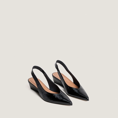 Low-wedge slingback pumps in black shiny  leather | doleance