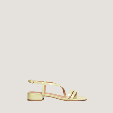Sandales &agrave; petits talons jaune pale