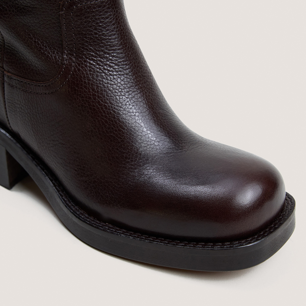 Riding boots in dark brown grained leather | BICHETTE