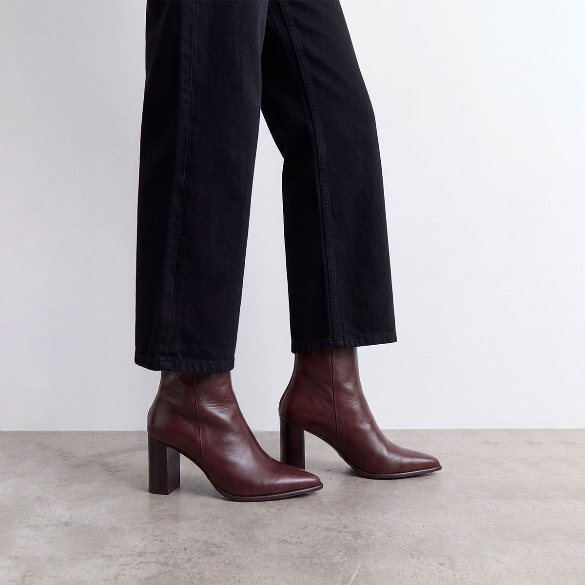 Back-zip ankle boots brown