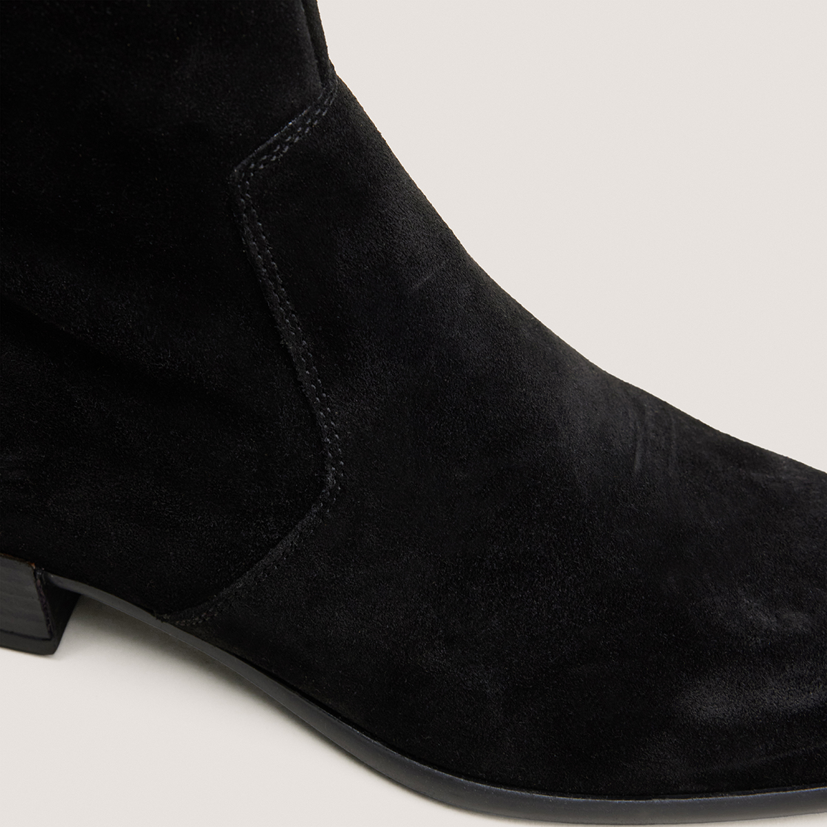 Ankle boots with flat heels and square toes black