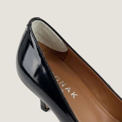 Heel support improves comfort and ensures a secure stride | heel support
