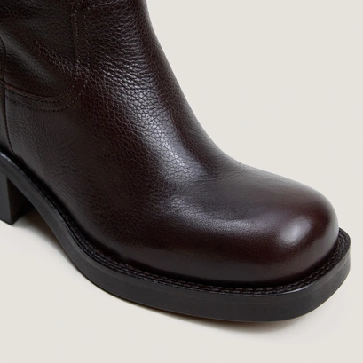 Riding boots in dark brown grained leather | bichette