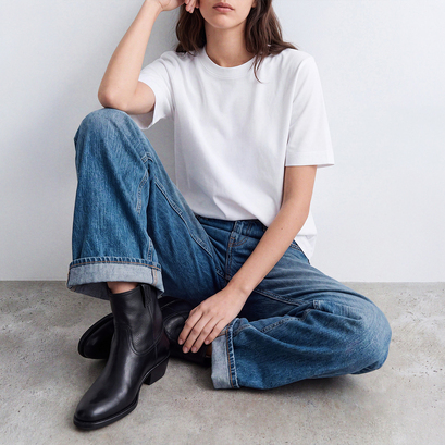 Round-toe ankle boots with a bevelled heel in black grained leather | terra