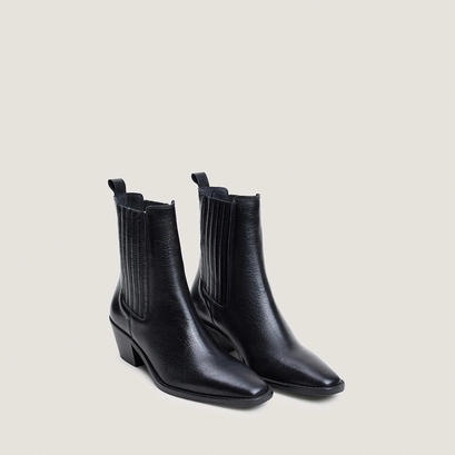 Heeled and gathered ankle boots in black grained leather | birman