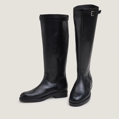 Flat-heeled boots with straps in black leather|titouan