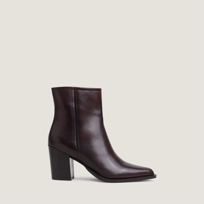 Pointed-toe ankle boots in dark brown leather | pipo