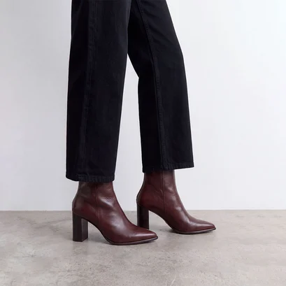 Back-zip ankle boots in brown leather | pixi