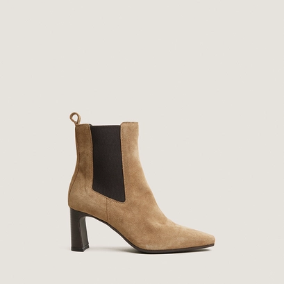 Ankle boots with elastic and square toes in tabacco split leather | paula