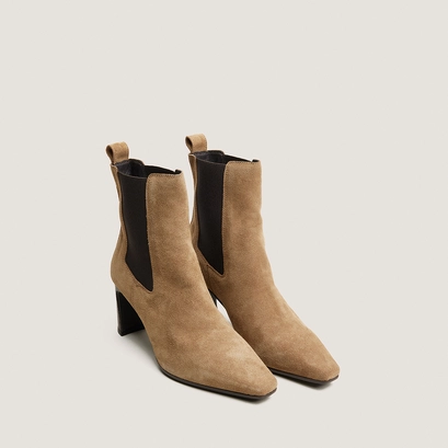 Ankle boots with elastic and square toes in tabacco split leather | paula