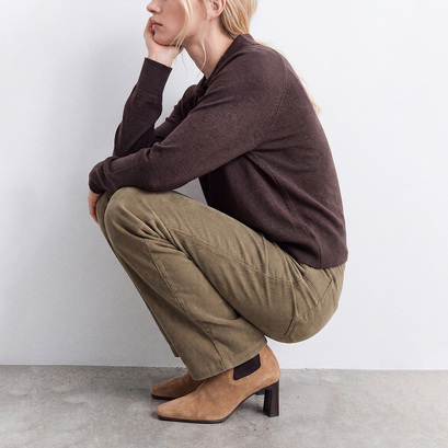 Ankle boots with elastic and square toes in tabacco split leather | paula
