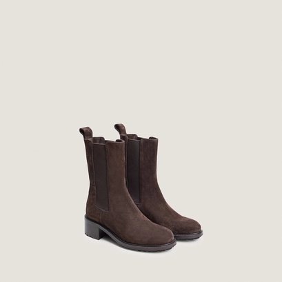 Ankle boots with elastic and lug soles in brown split leather | line