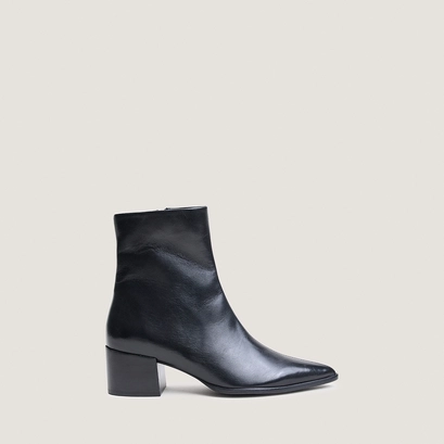 Heeled square-toe pointed ankle boots in black leather | pale
