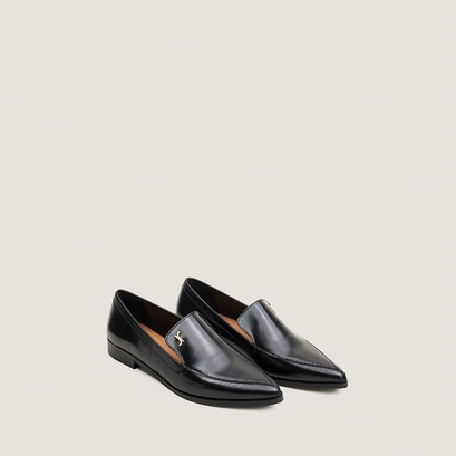 Pointed toe monogram loafers in black leather | amidot
