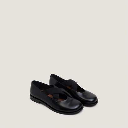 Ballet flats with elastic-strap in black leather | darezza