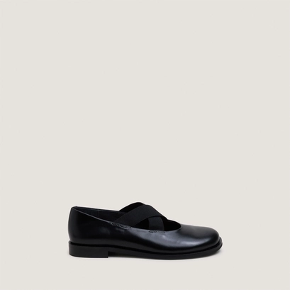 Ballet flats with elastic-strap in black leather | darezza