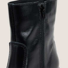 Ankle boots with low heels black