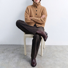 Round-toe ankle boots with a bevelled heel brown
