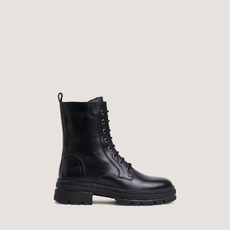 Lace-up low boots black