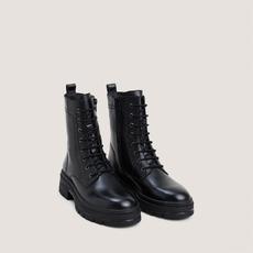 Lace-up low boots black