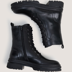 Lace-up low boots black