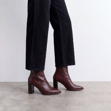Back-zip ankle boots brown