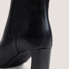 Ankle boots with elastic and square toes black