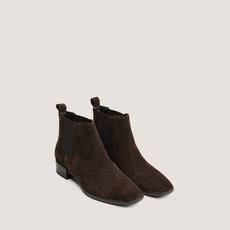 Low boots with elastic and flat heels dark brown