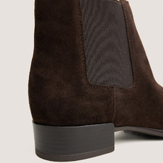 Low boots with elastic and flat heels dark brown