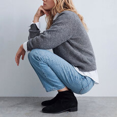 Ankle boots with flat heels and square toes black