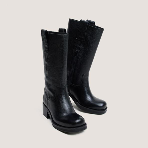 Riding boots in black grained leather | BICHETTE