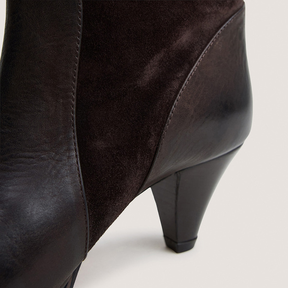 Boots with pointed heels in brown leather and brown split leather | LEONORE