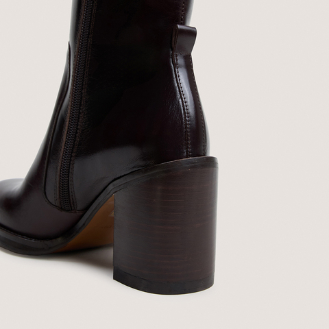 Boots with overflowing heels dark brown